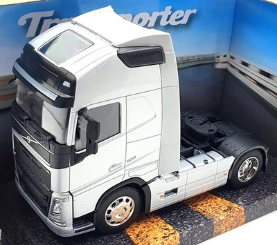 Welly 1/32 Scale Diecast 32690S-W - Volvo FH Truck - Silver - Image 1 of 4