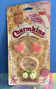 Vintage 1983 Charmkins Schmetterling Riegel & Blumenarmband MOC - Bild 1 von 3