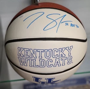 KARL TOWNS SIGNED WHITE PANEL UK BASKETBALL KENTUCKY TWOLVES 🔥🔥INSCRIBED AUTO - Picture 1 of 4