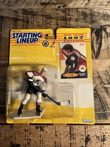 Vintage Peter Forsberg Actionfigur Colorado Avalanche NHL Kenner Startaufstellung 4 - Bild 1 von 10