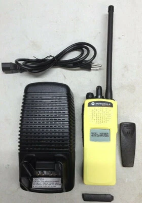 MOTOROLA XTS1500 VHF 136-174mhz 5w 96ch P25 Digital Radio H66KDD9PW5BN YELLOW  - Image 1 of 4