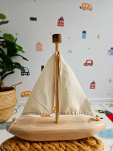 QToys USA EcoVoyager Recycled Tree Sailing boat - Picture 1 of 5