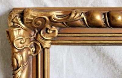 MINI MARCO DE FOTOS ANTIGUO DE MADERA DE 5" X 6" ORNAMENTADO DORADO ARTESANÍAS NUEVAS Foto 1 de 4