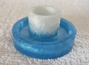 Portavelas cónico blanco y azul hecho a mano con resina - Imagen 1 de 8