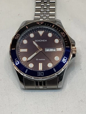 SEKONDA MENS WRISTWATCH 1830 43mm DIA. 50m S.S. STRAP VGC NEW BATTERY - Image 1 of 4