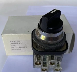 Electrical Rotary 2 Position Switch 30mm Panel Mount 1NO 1NC XB2MD11 Telemecaniq - Picture 1 of 4