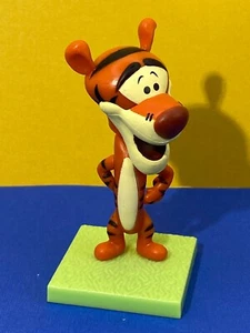 Tigger aus Winnie Puuh CultureFly Disney Figur mit Ständer - Bild 1 von 6