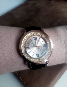 Modische Damenuhr Schwarz/Gold bequem Leder Armbanduhr Schwarz Gold mit Strass - Bild 1 von 14