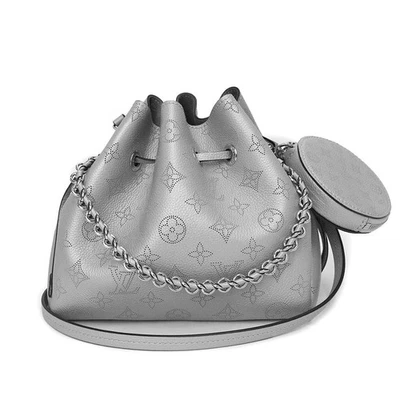 Bolso de Hombro LOUIS VUITTON Bella Monograma Mahina, Gris Metálico M21008 Foto 1 de 4