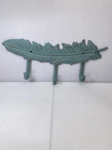 Llavero/abrigo de hierro fundido montaje en pared diseño pluma turquesa tamaño 13"X5" - Imagen 1 de 2