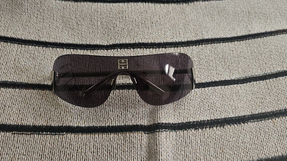 Óculos de sol Givenchy  - Imagem 1 de 4