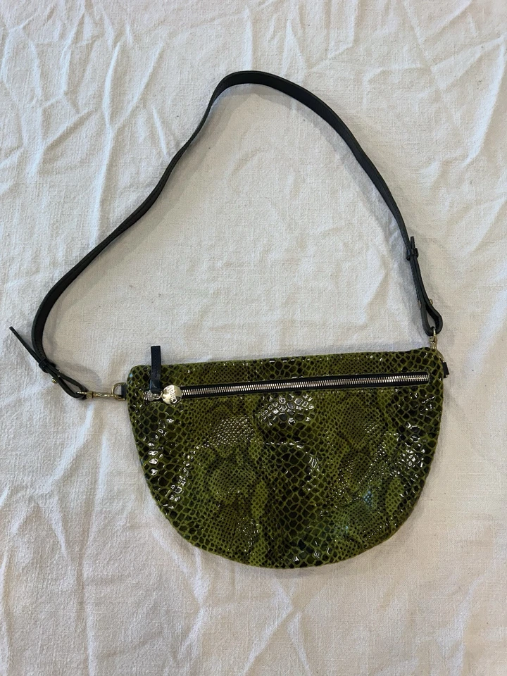 Clare V. Grande Fanny - Pele de cobra verde em relevo - Imagem 1 de 4