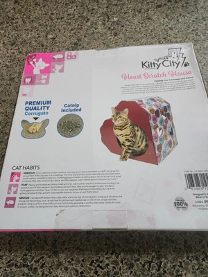 kitty scratching heart shape house - Image 1 of 4