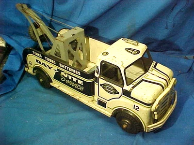 Camión grúa de juguete Marx Day-Night Service de la década de 1950 litografía de hojalata 18" Foto 1 de 4