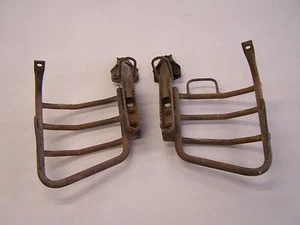 KLF 220 KAWASAKI BAYOU USED FOOT PEGS/ HEEL GUARDS ( B ) - Picture 1 of 4
