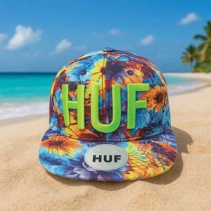 Huf - Gorra de béisbol bordada de ala plana ancha | Patrón colorido y doble broche de presión - Imagen 1 de 4