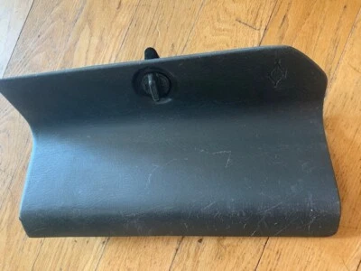 SUZUKI GRAND VITARA XL7 CHEVY TRACKER - REAR TOOL KIT PLASTIC COVER LID~B90 - Image 1 of 4