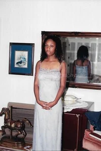 CHARACTER STUDY Young American Woman FOUND PHOTOGRAPH Color ORIGINAL 45 46 Y - Imagen 1 de 1