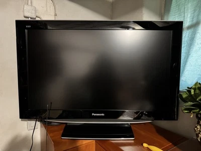 PANASONIC Vierra TV /LCD-Technologie, im Klavierlack-Design, 94 cm Bilddiagonale - Bild 1 von 4