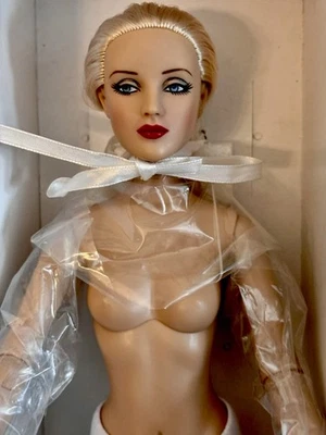 ROBERT TONNER Tyler Cami  ANTOINETTE CHILLED 16” DOLL PLATINUM BLONDE LE300 - Image 1 of 4