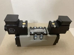 Parker 3-Position CE Double Solenoid Valve H16WXBBL530/P0160753 Coils (2) 120v - Picture 1 of 6