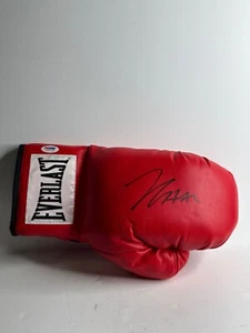Julio Cesar Chavez Signed Red LH Everlast Boxing Glove PSA 5A97238 - Picture 1 of 3