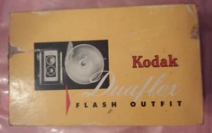 Conjunto de flash Kodak década de 1950 Duaflex II caja cámara caja original 620 película lente Kodet - Imagen 1 de 2