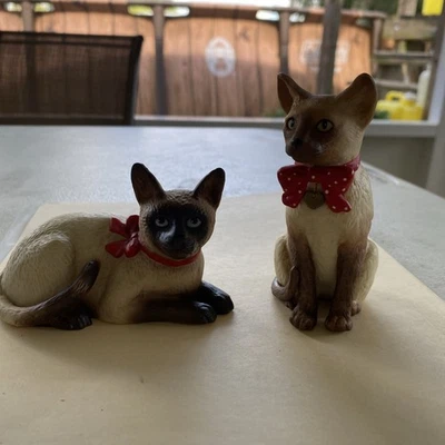 Vintage Schmid Siamese Cat Figurine  2 Cats - Image 1 of 4