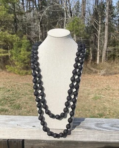 Collar de cuentas de seda negro, cadena larga ajustable hecha a mano para mujer negro liso - Imagen 1 de 5