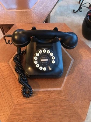 Pottery Barn Escritorio Retro Teléfono Negro Botón Dial Escritorio y Mesa  Foto 1 de 4