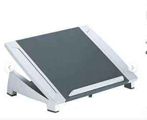 Nuevo elevador plástico para computadora portátil Fellowes Office Suites 15,06" W x 10,5" D, negro/plateado - Imagen 1 de 1