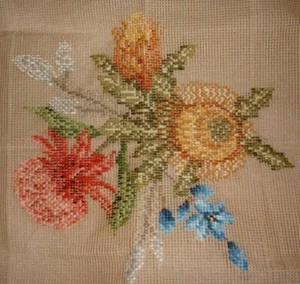EM Flowers Floral Bouquet A21 Tramme Needlepoint Canvas & Yarn Kit - Picture 1 of 3