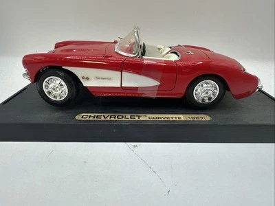 Veículo vintage Road Legends 1957 Chevy Corvette 1:24 vermelho fundido com amarras na base - Imagem 1 de 4