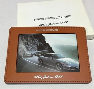 Marco de fotos de cuero marrón con caja Porsche 911 40 aniversario sin usar - Imagen 1 de 5