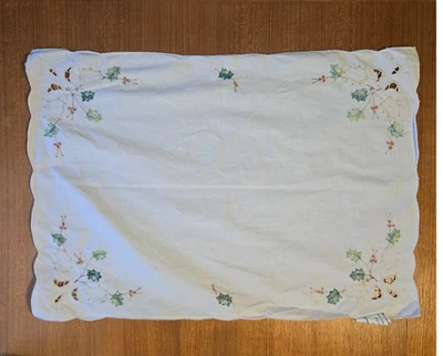 Christmas Placemats Set of 6 Embroidered Holly Berry Eyelet Detail 18" x 13" - Image 1 of 4