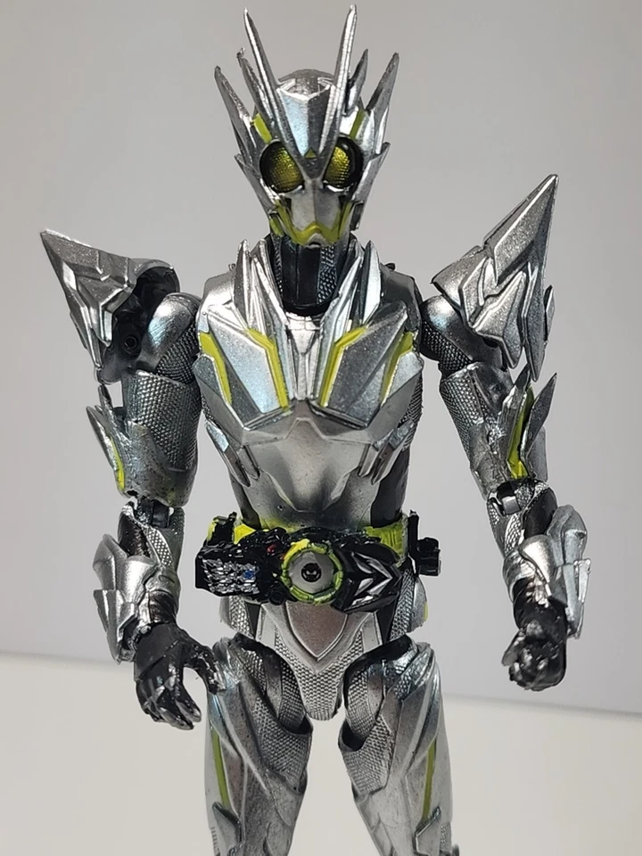 Bandai S.H. Tolva de racimo de metal Figuarts Kamen Rider Zero One  Foto 1 de 4