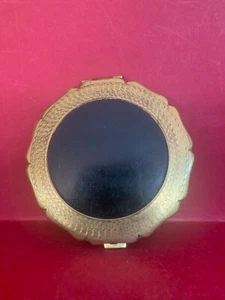 OLD MAKEUP POWDER IN BRASS BOX CAJA DE MAQUILLAJE ANTIGUA DE LATÓN - Imagen 1 de 11