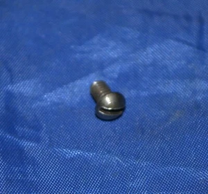 SCREW TO MOUNT THREAD GUIDE FOR THREAD TENSION SINGER 201-2 SEWING MACHINE - Picture 1 of 2