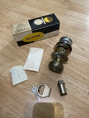 Perilla de puerta de cerradura de baño vintage de latón/cromo grabado flecha craquelada años 80 nueva con llaves Foto 1 de 4