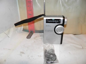 AS-268 EMERGENCY POWER AM/FM/WEATHER BAND & FLASHLIGHT WITH CELL PHONE ADAPTERS - Picture 1 of 3