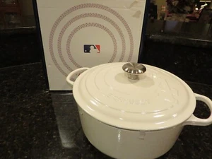Le Creuset x MLB Los Angeles Dodgers 7,25 Quart Dutch Oven - weiß - Bild 1 von 8