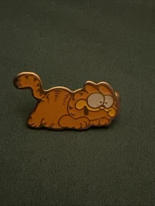 Spilla Garfield spilla cappello bavero smaltato vintage 1978 L1 - Foto 1 di 2