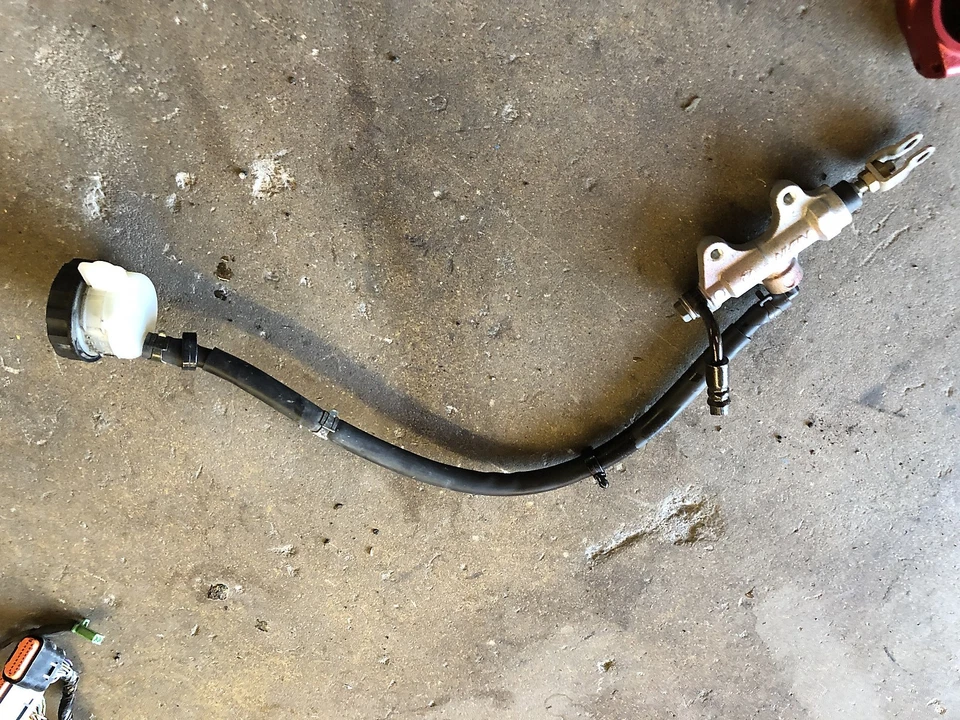 06-08 Kawasaki Ninja 650 EX650 650R 07 2006 OEM freno trasero cilindro maestro Foto 1 de 1