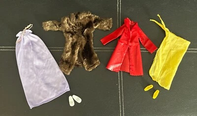Lote de ropa/chaquetas vintage de Barbie vestido abrigo de piel zapatos y sandalias Foto 1 de 4