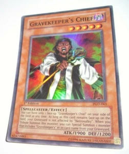 Yu-Gi-Oh! 1st EDITION GRAVEKEEPER'S CHIEF SUPER RARE HOLO TRADING CARD - Foto 1 di 3