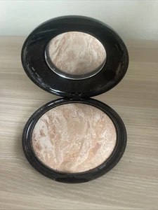 LAURA GELLER Baked Balance Brighten Light Colour Correcting Foundation 20g New - Picture 1 of 3