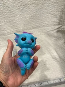 WowWee Fingerlings - Drago Glitterato - Tara Blu con Viola - Bambino Interattivo - Foto 1 di 5