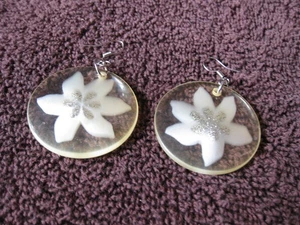 LUCITE FLOWER DISC EARRINGS, VINTAGE - Picture 1 of 9