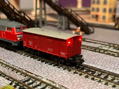 Spur N -Feuerlöschwagen - Micro LED Schlusslichte- Trix - rot - Bild 1 von 4