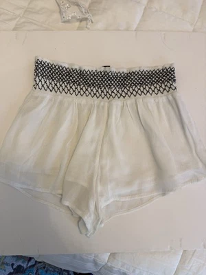 Pantalones cortos de playa Forever 21 blancos talla mediana bordados Foto 1 de 4
